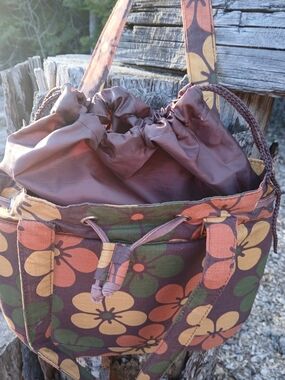 Leenie By American Studio Retro Floral Drawstring Tote Bag in Brown and Olive